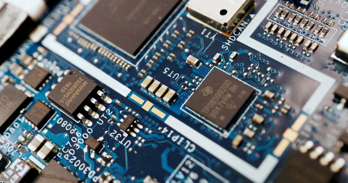 White House considers lifting AI chip restrictions for UAE