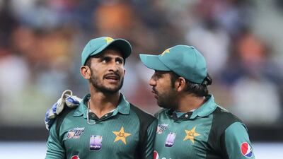 Pakistan captain Sarfraz Ahmed talks to bowler Hasan Ali.