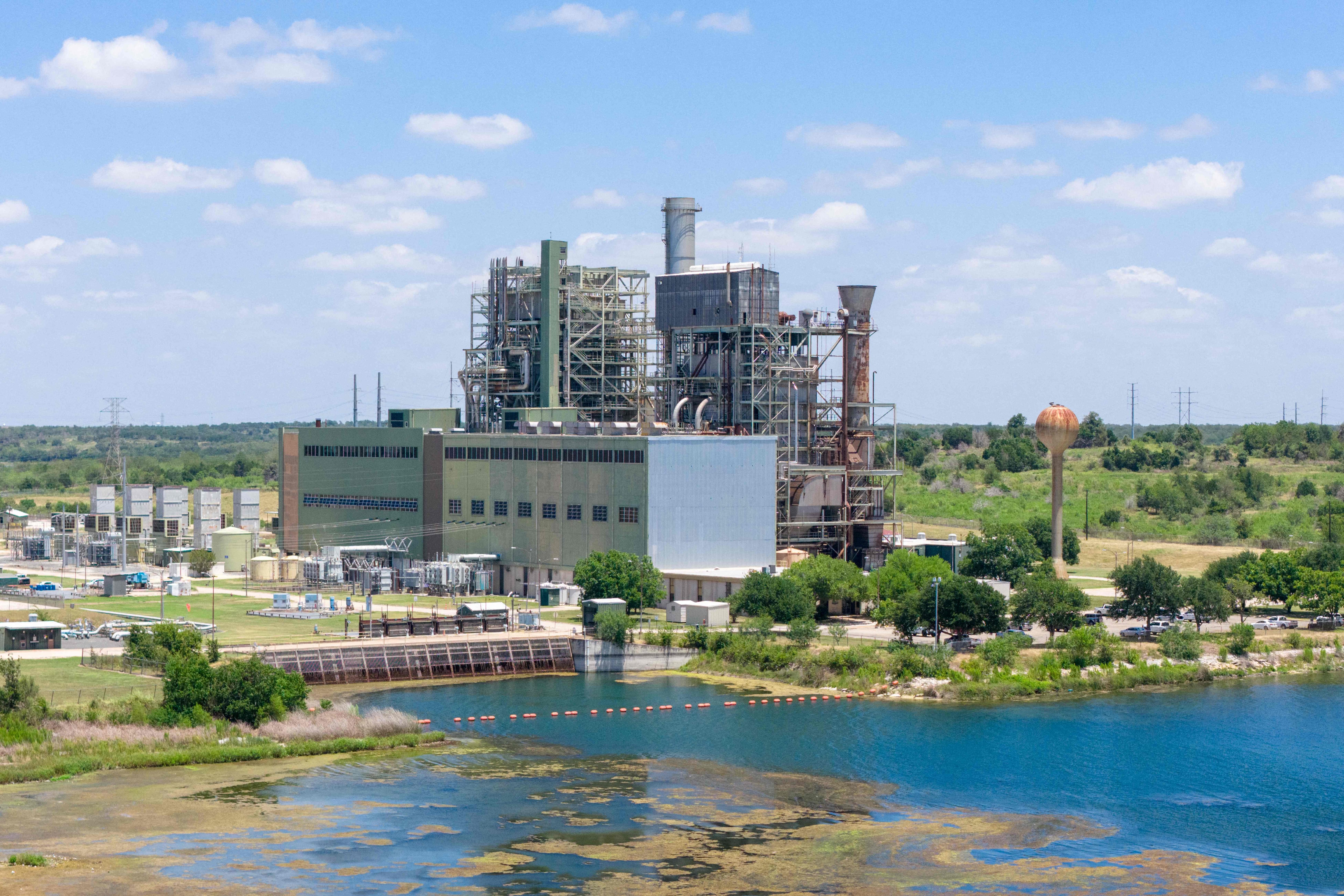 Image linked from the original feed: Texas to slow down data centre construction amid AI boom