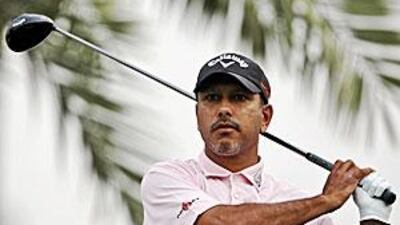 Jeev Milkha Singh drives on the 16th hole of the Dubai Desert Classic yesterday.