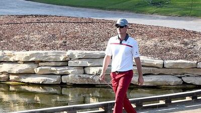 Justin Rose of England makes his way on to the 17th green during the first round of the DP World Tour Championship at the Jumeirah Golf Estates on November 20, 2014 in Dubai, United Arab Emirates. (Photo by Ross Kinnaird/Getty Images)