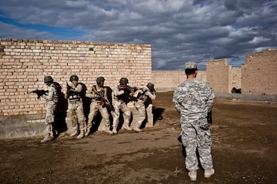 American military training with Iraqi soldiers during an exercise on approaching and clearing buildings in Baghdad, on January 8, 2015. AFP