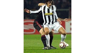 Amauri suffers a heavy challenge from Ajax's Oleguer Presas on Thursday.