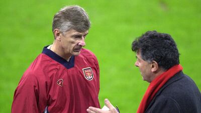 Manager Arsene Wenger of Arsenal talks to David Dein during training for the Uefa Champions League match against German side Schalke in Gelsenkirchen, Germany, on October 29, 2001. Getty