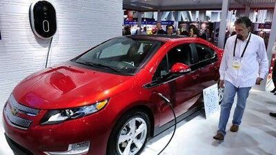 An attendee looks GE's new Residential WattStation plugged into a Chevrolet Volt electric car at the 2011 International Consumer Electronics Show January 8, 2011 in Las Vegas, The 240 volt Residential WattStation is intended to be installed at home and can charge a car in only 4-8 hours. AFP PHOTO / Robyn Beck