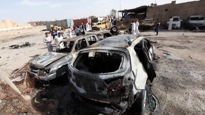 Civilians gather at the site of a car bomb attack in Samawa, south of Baghdad, May 1, 2016. REUTERS/Alaa Al-Marjani