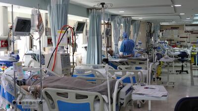 Patients with coronavirus lie in beds at the ICU of Sasan Hospital, in Tehran, Iran March 30, 2020. Wana via Reuters