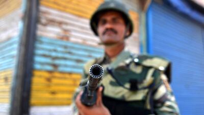 Indian paramilitary troopers stands guard during a curfew in the Batmaloo area of Srinagar on August 17, 2016. Tauseef Mustafa / AFP Photo