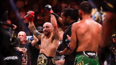 Alexander Volkanovski raises his arms in victory after defeating Yair Rodríguez to defend his featherweight title at UFC 290. AP