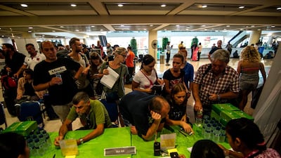 Passengers gather at the Ngurah Rai International airport in Denpasar, Bali on November 28, 2017 to wait for possible flights out. Juni Kriswanto / AFP