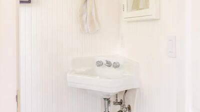 The couple promise guests they will leave 'like we're old buds'