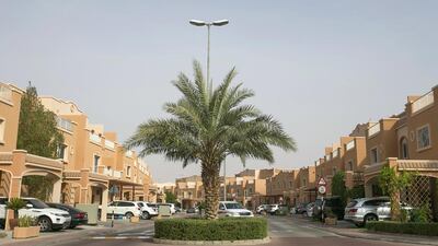 Al Reef villas: Q2 no change. 2BR: Dh110-125,000. 3BR: Dh130-140,000. 4BR: Dh150-165,000. 5BR: Dh180-190,000. Q2 2013-Q2 2014 up 14%. Mona Al-Marzooqi / The National