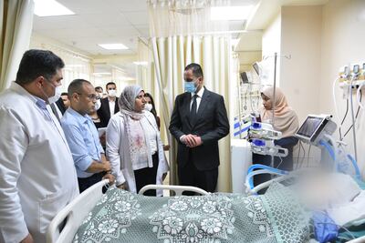 Egypt Health Ministry official visits citizens injured in a car crash. Ministry of Health
