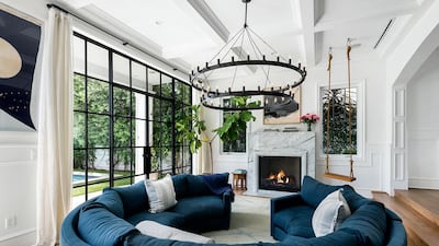 Statement decor channels Hamptons style in Los Angeles. Courtesy Engel & Volkers