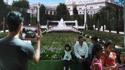 The Vienna Tourist Board has created a garden in Marina Mall for visitors in Abu Dhabi to experience the opportunity to see a live feed from Vienna's Volksgarten park.