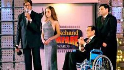 BR Chopra, seated, is honoured in 2004 with a tribute from the actor Amitabh Bachchan, left.