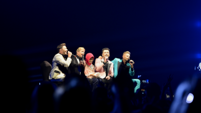 Westlife serenades Dian on stage.