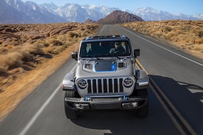 As a PHEV, the Wrangler 4xE keeps its petrol engine but is supplemented by an electric motor that powers the car for up to 50km, emitting zero emissions and in total silence