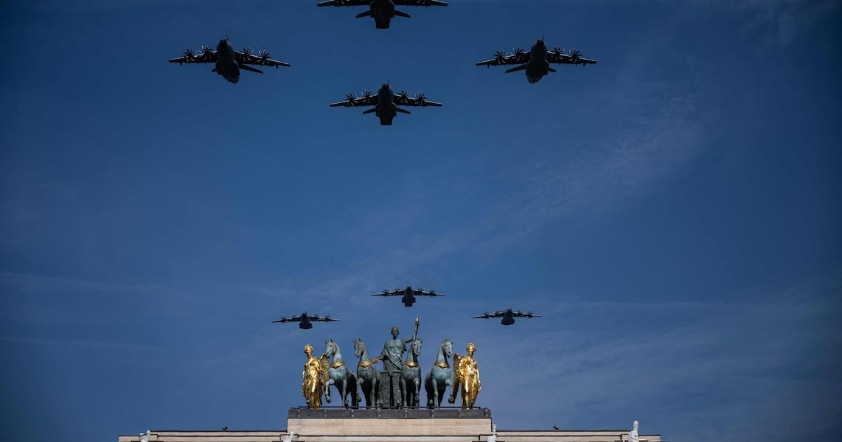 French Air Force joins battle against forest fire
