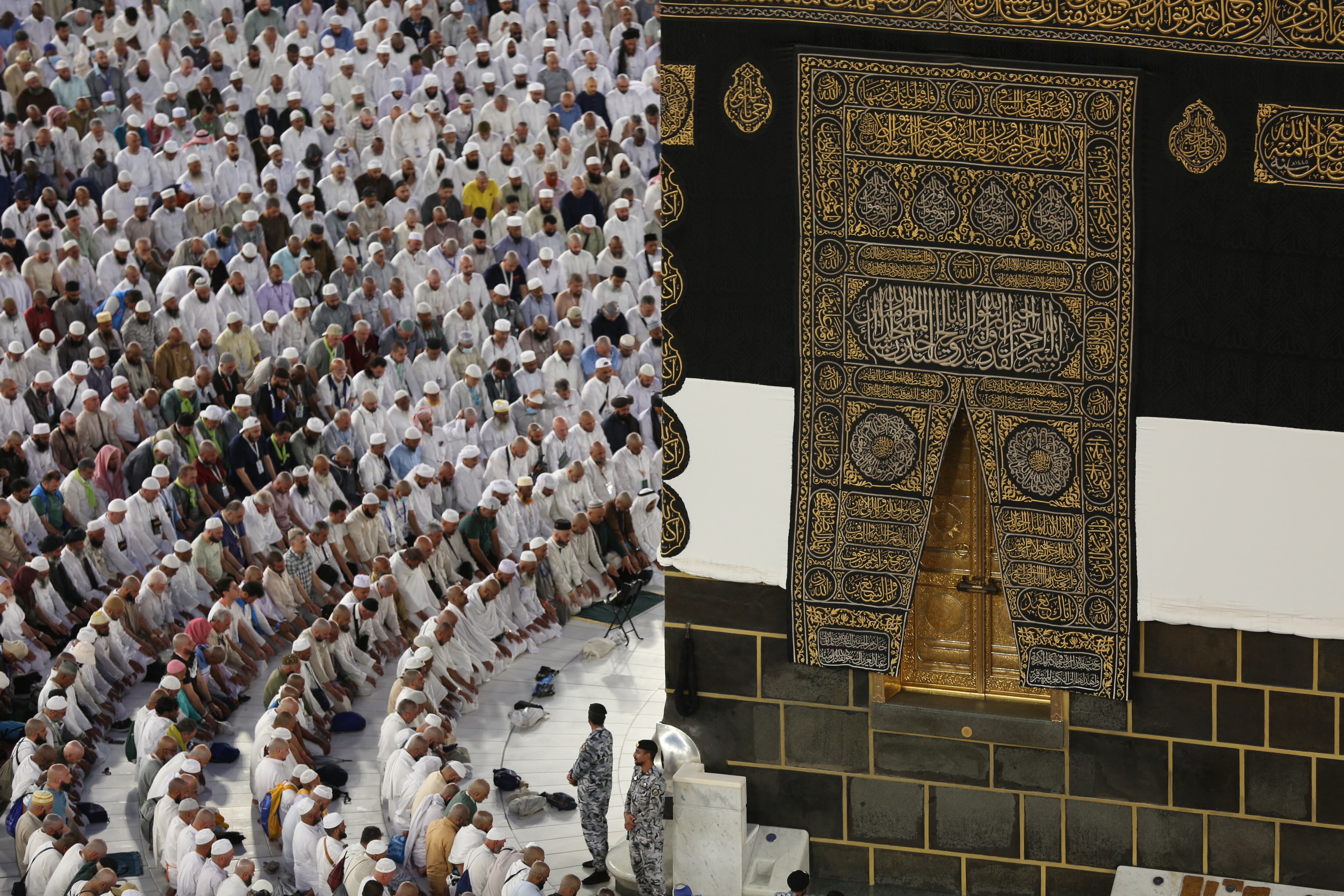Saudi Arabia restricts Makkah access to pilgrims and permit holders before Hajj