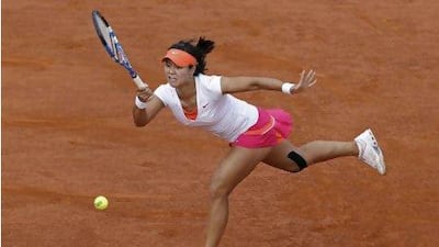 Li Na returns the ball to Francesca Schiavone of Italy in the women's final match of the French Open tennis tournament in Roland Garros stadium in Paris.