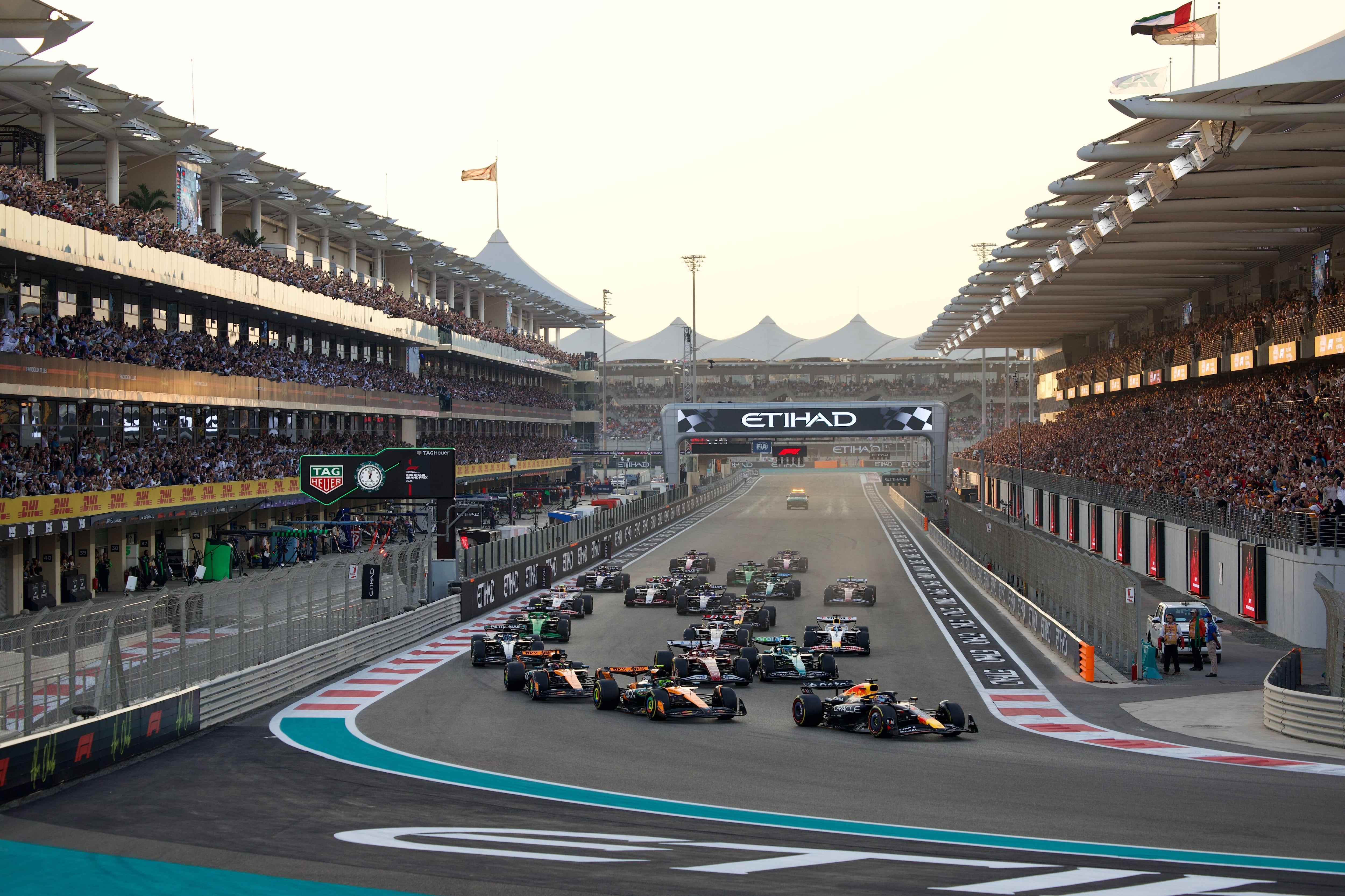 Start of the 2025 Abu Dhabi Grand Prix at Yas Marina Circuit