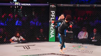 Hattan Al Saif knocks out Nada Faheem with a roundhouse kick.