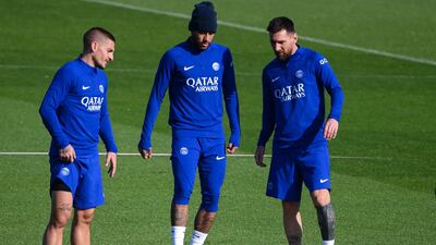 (FromL) Paris Saint-Germain's Italian midfielder Marco Verratti, Paris Saint-Germain's Brazilian forward Neymar and Paris Saint-Germain's Argentine forward Lionel Messi eye the ball during a training session at the club's Camp des Loges training ground in Saint-Germain-en-Laye, near Paris on October, 4, 2022, on the eve of their UEFA Champions Leage first round group H football match against Benfica. (Photo by Anne-Christine POUJOULAT / AFP)