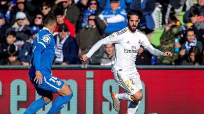 Getafe midfielder Mauro Arambarri with Real Madrid's midfielder Isco. EPA