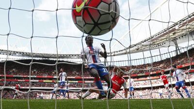 Alexis Sanchez scores the first goal for Arsenal. Reuters / Stefan Wermuth