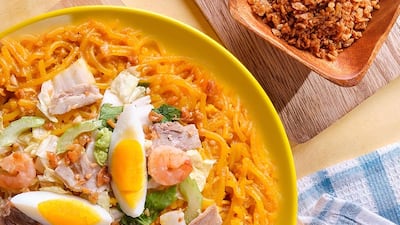 Pancit Malabon by popular Filipino bakery Goldilocks. Photo: @goldilocksph / Instagram