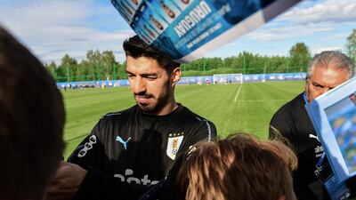 Uruguay forward Luis Suarez signs autographs after taking part in a training session at the Sport Centre Borsky, in Nizhny Novgorod. Martin Bernetti / AFP