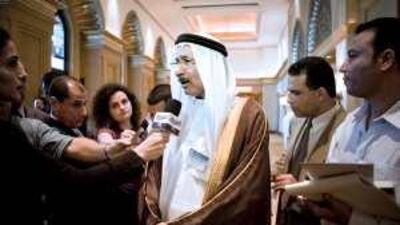 Sultan al Suwaidi, the Central Bank Governor, said yesterday interest rates would be kept low until there were signs of a recovery.