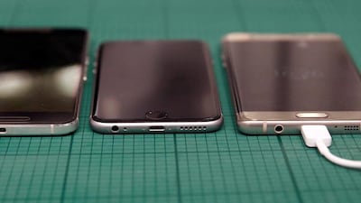 The various thickness of a Nexus 6P, Apple iPhone 6, and a Samsung Note 7. Edgar Su /Reuters