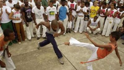 When capoeira dancers watch others practise capoeira, mirror neurons are activated. The response lessens when they watch ballet dancers.