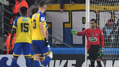 Paris Saint-Germain's Brazilian defender Daniel Alves (R) plays as goalkeeper after Paris Saint-Germain's German goalkeeper Kevin Trapp received a red card during the French Cup football match between Sochaux (FCSM) and Paris Saint-Germain (PSG) at the Auguste Bonal Stadium in Montbeliard, eastern France. AFP