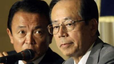 The former foreign minister Taro Aso, left, with the outgoing prime minister Yasuo Fukuda.