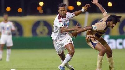 Al Jazira's Fernandiho, left, battles for possession with Ahmed Mallah of Dubai during Saturday's action at the Dubai Sports & Cultural Club Stadium. Satish Kumar / The National
