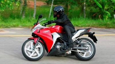 Honda CBR250R.