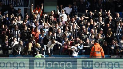 Rolando Aarons celebrates with fans after scoring the fourth goal for Newcastle United. Reuters / Dylan Martinez