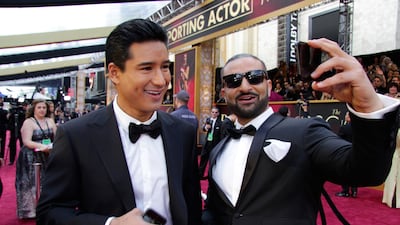 Kris Fade takes time out on the Oscars red carpet to pose for a selfie with Mario Lopez. Courtesy Kris Fade