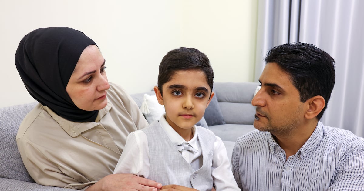 “Rettet mein Leben”: Dubais Schuljunge mit seltener genetischer Erkrankung bittet um Unterstützung zur Finanzierung einer Behandlung von 10 Millionen Dirham. “Rettet mein Leben”: Dubais Schuljunge mit seltener genetischer Erkrankung bittet um Unterstützung zur Finanzierung einer Behandlung von 10 Millionen Dirham.