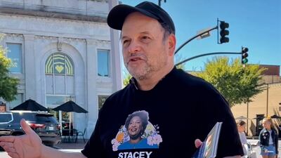 Alexander tells passers-by that Hollywood has a vested interest in what happens in Georgia. Photo: Cobb County Democrats