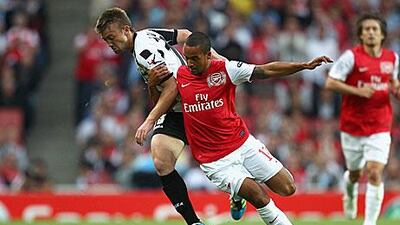 Theo Walcott, right, battles for the ball with Udinese's Neuton. The Arsenal winger's fourth minute goal was about as good as it got for the Premier League club in their 1-0 first-leg win.