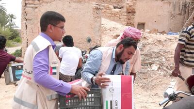 The Emirates Red Crescent distributes food aid in Yemen's Hadramawt province on September 19,2018. Wam