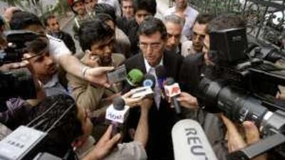 Reza Saberi speaks to the media outside the court in Tehran where his daughter's case was being heard.