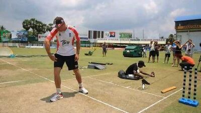 Andrew Strauss says he will make a point of taking his time at the wicket and set his team up for a big score.