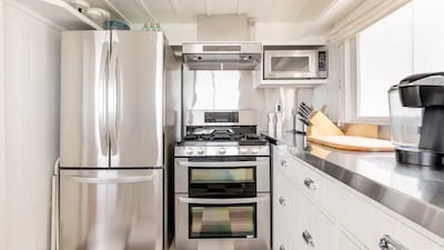 The actors also offered to provide meals and snacks