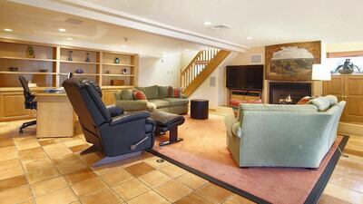 Given the estate’s size – it can fit up to 500 people – entertaining is almost a must. Toptenrealestatedeals.com