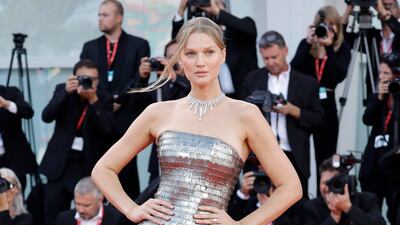 Toni Garrn in Alberta Ferretti